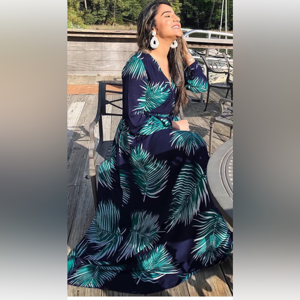 Aakaa Vici long sleeve navy palm print dress. Flowy and perfect for vacation